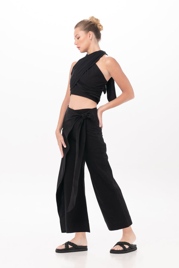 Arunia Pant in Black